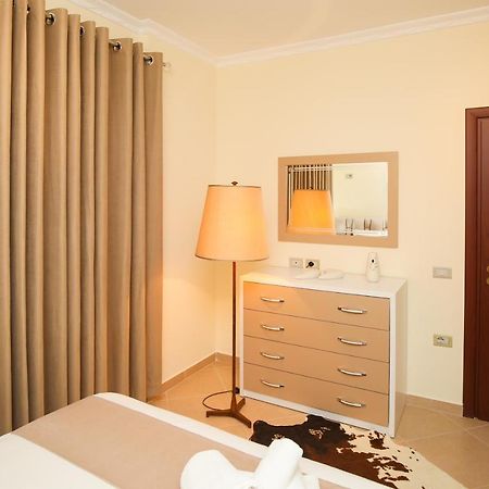 Tafa Deluxe Apartment Vlorë Exteriör bild