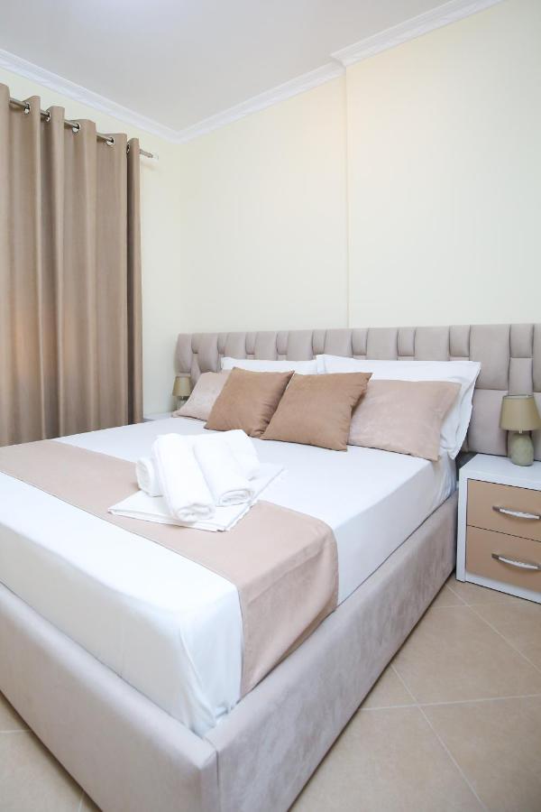 Tafa Deluxe Apartment Vlorë Exteriör bild