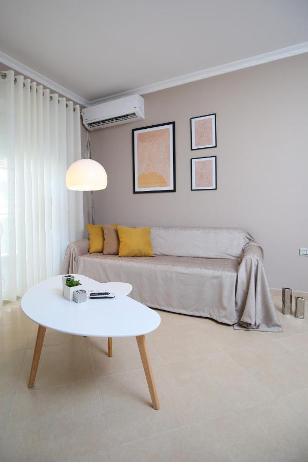 Tafa Deluxe Apartment Vlorë Exteriör bild