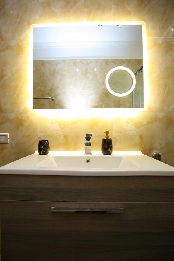 Tafa Deluxe Apartment Vlorë Exteriör bild