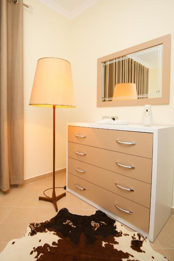 Tafa Deluxe Apartment Vlorë Exteriör bild