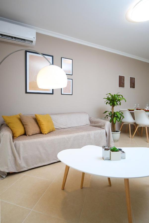 Tafa Deluxe Apartment Vlorë Exteriör bild