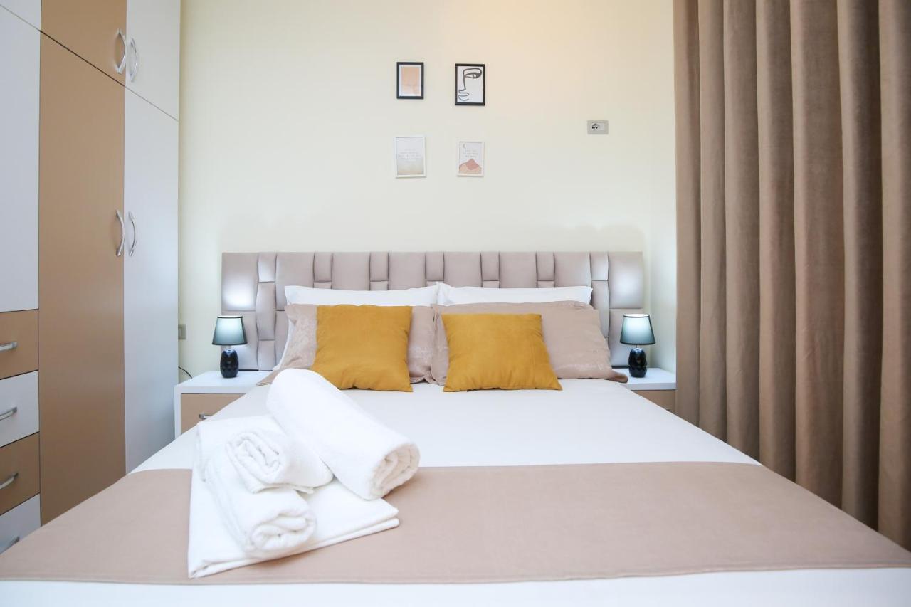 Tafa Deluxe Apartment Vlorë Exteriör bild