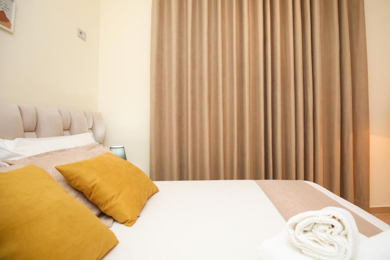 Tafa Deluxe Apartment Vlorë Exteriör bild